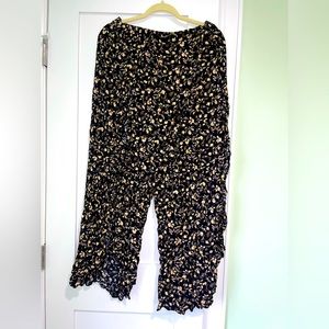 Women’s pants with open slits down the side